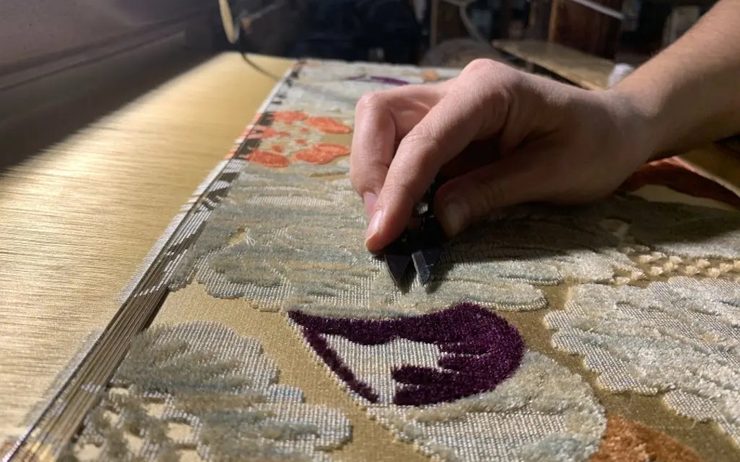 The Hands Behind the Velvets: the Bevilacqua Weavers