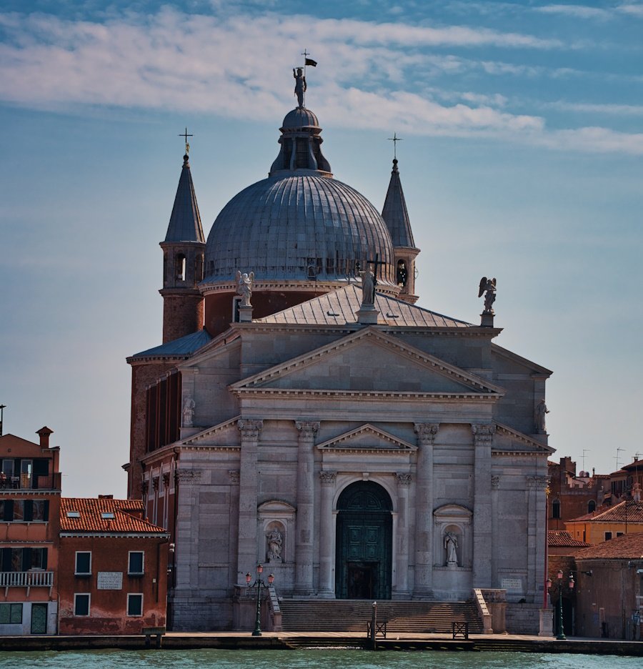 Gondola-Dogaressa-con-velluti-veneziani | Tessitura Bevilacqua